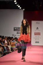 Model walks the ramp for Ritu Kumar show on Wills Lifestyle India Fashion Week 2011 - Day 2 in Delhi on 7th April 2011 (41).JPG